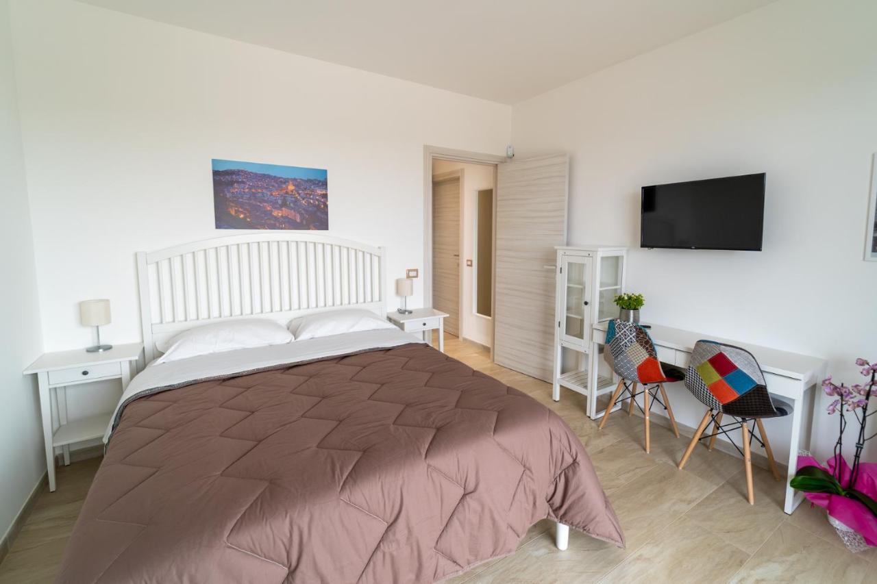 Nni Mia Hotel Modica Bagian luar foto